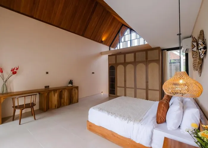 Large Private Pool Border Canggu & Pererenan Holiday home *